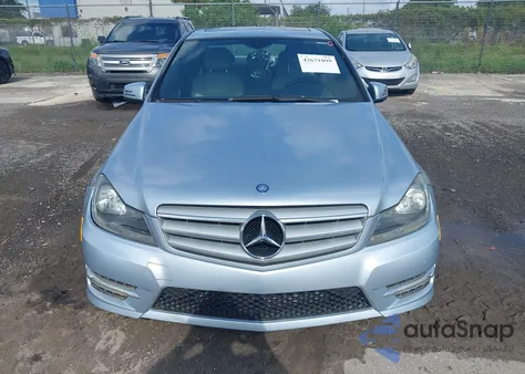 2013 Mercedes-Benz C 250 из США, поврежденный, VIN WDDGF4HB9DA785179